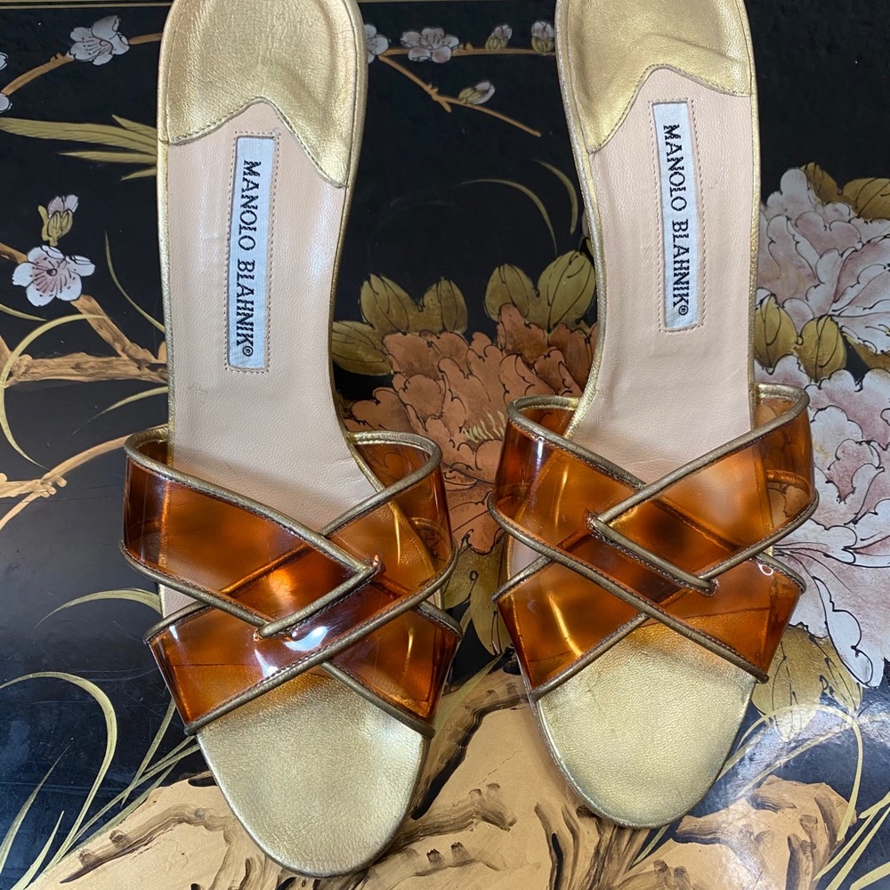 SOLD!! ✨Rare Manolo Blahnik Heels✨